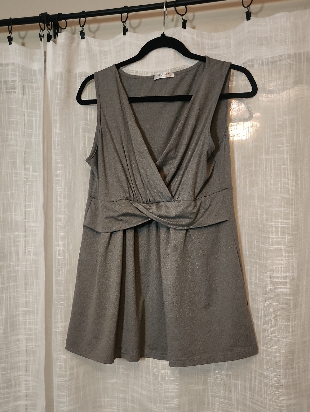 Sleeveless Twist-Front V-Neck Top in Gray by Vincci